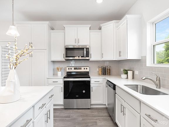3rd image of 1227 Freeman View Dr #122