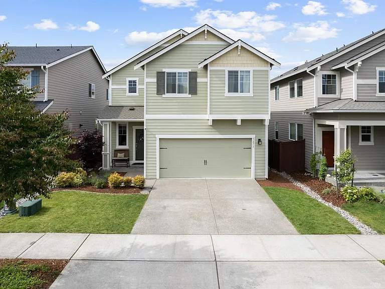 3273 Hanna Dr NE — Photo 1