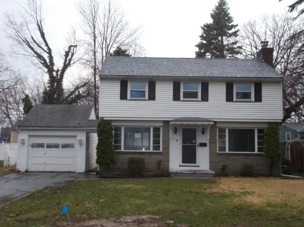 19 Fairview Ct, Rochester, NY 14612