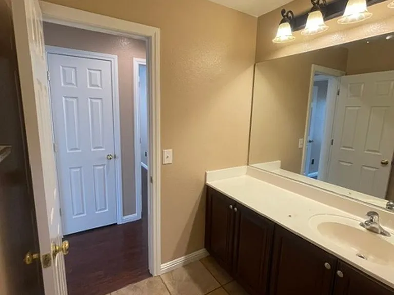 5645 Breckenridge St — Photo 34