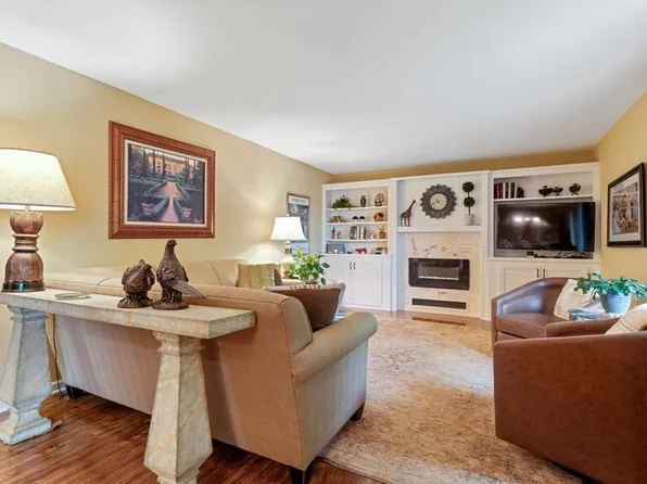 35 Nathan Ln N APT 104, Plymouth, MN 55441