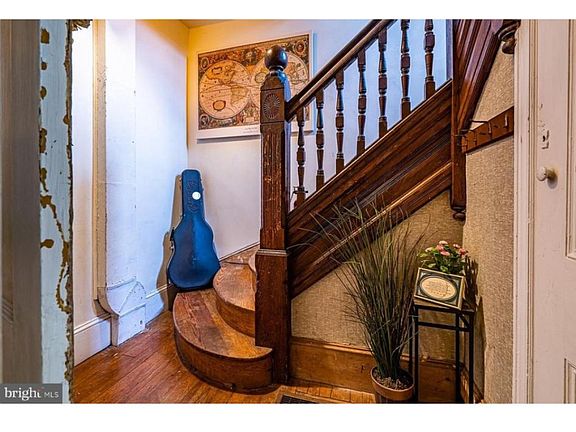3rd image of 59 E Stratford Ave Floor 2