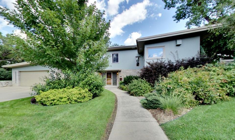Welcome home to 402 9th Avenue N in S St Paul. This home has been lovingly cared for and updated by the current long term owners. Home is a "10" inside and out. Move in and enjoy!