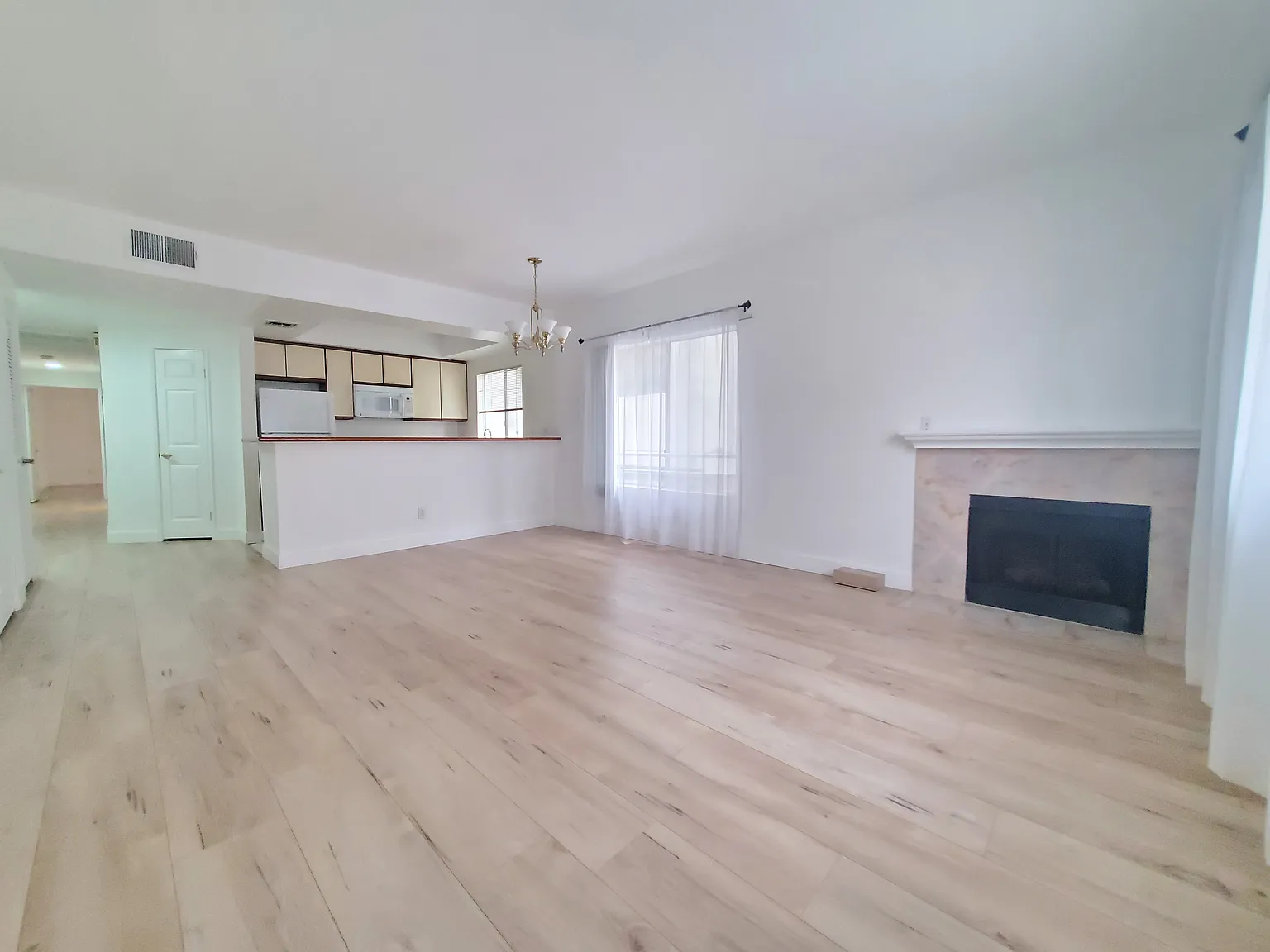 1546 Amherst Ave — Photo 2