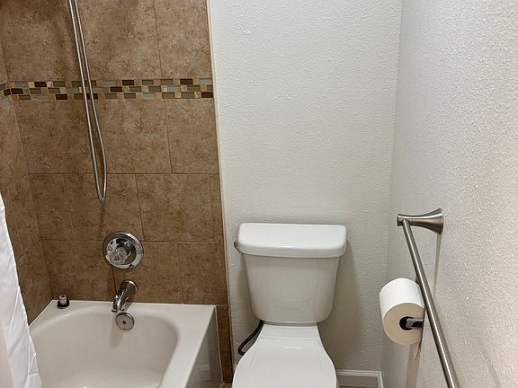 4th image of 610 E A St
