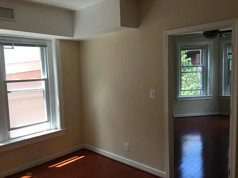 Den w partial view of front Master BR
