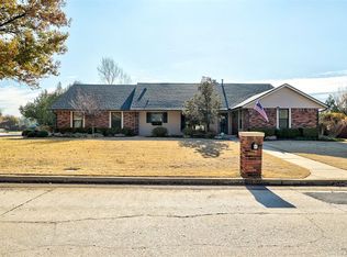 800 Gleneagles Dr, Edmond, OK 73013