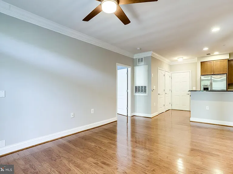 1115 Cameron St #208 — Photo 7