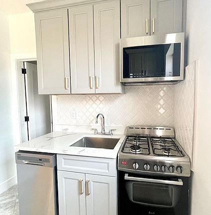 2nd image of 527 Leonard St #7