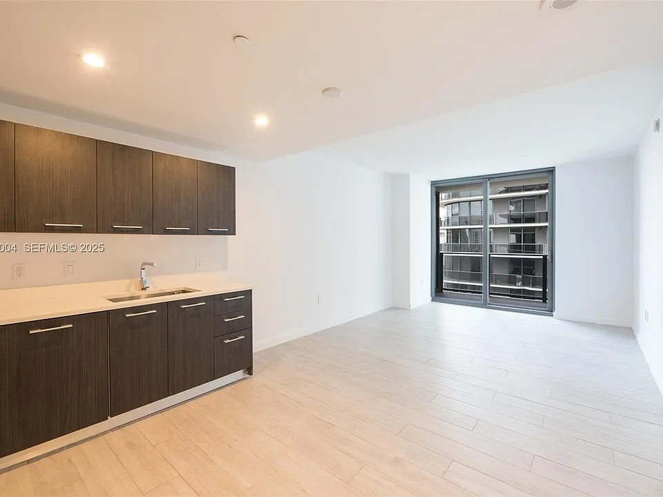 45 SW 9th St #1303