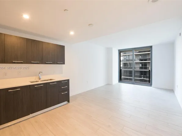 45 SW 9th St, Miami, FL