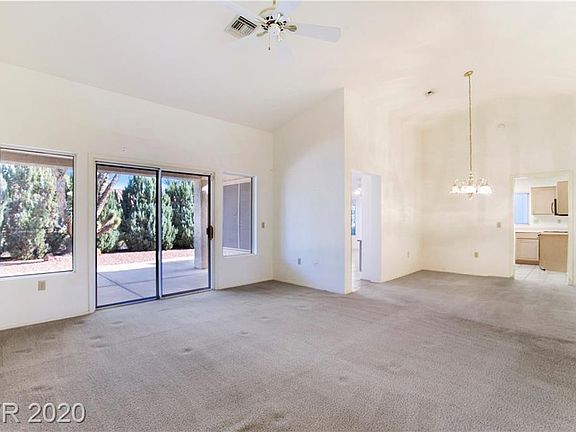 5th image of 2516 Desert Butte Dr