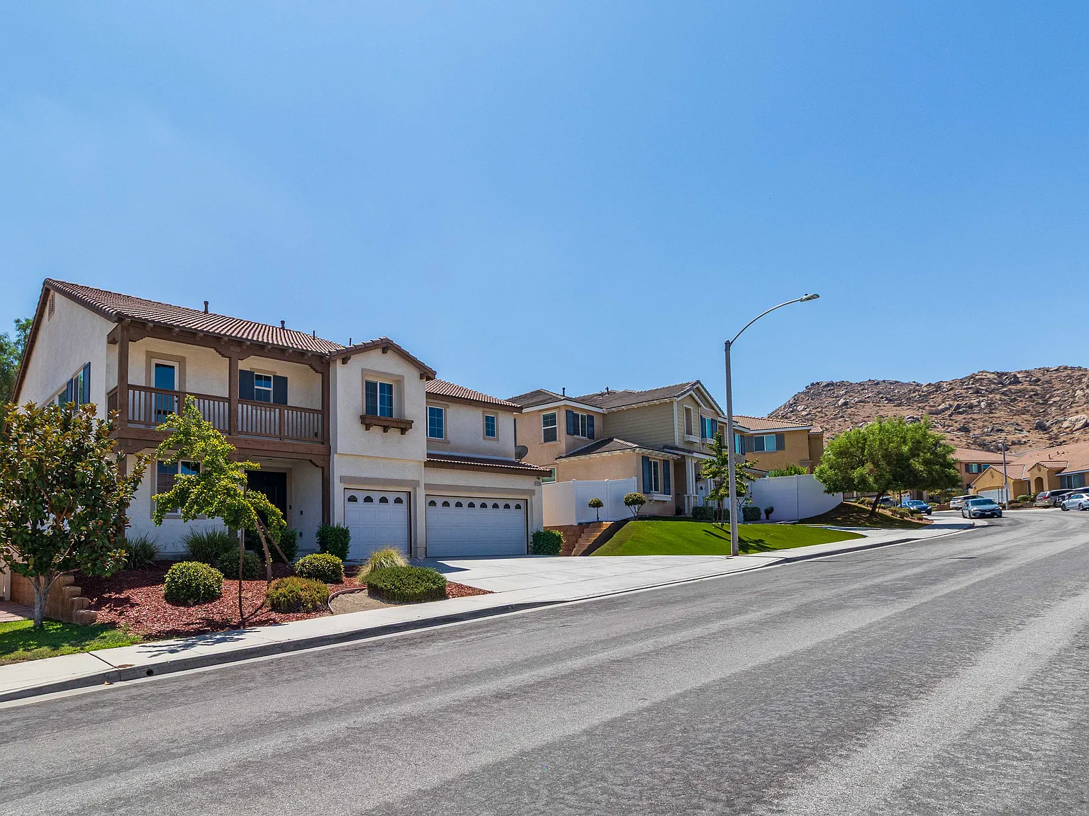 6 bed, 4423 sqft, $4,200 — Photo 3