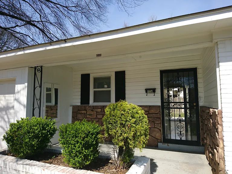 4550 E Mallory Ave — Photo 2