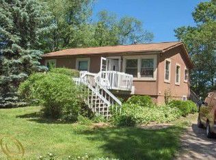 2640 Newberry Rd, Waterford, MI 48329