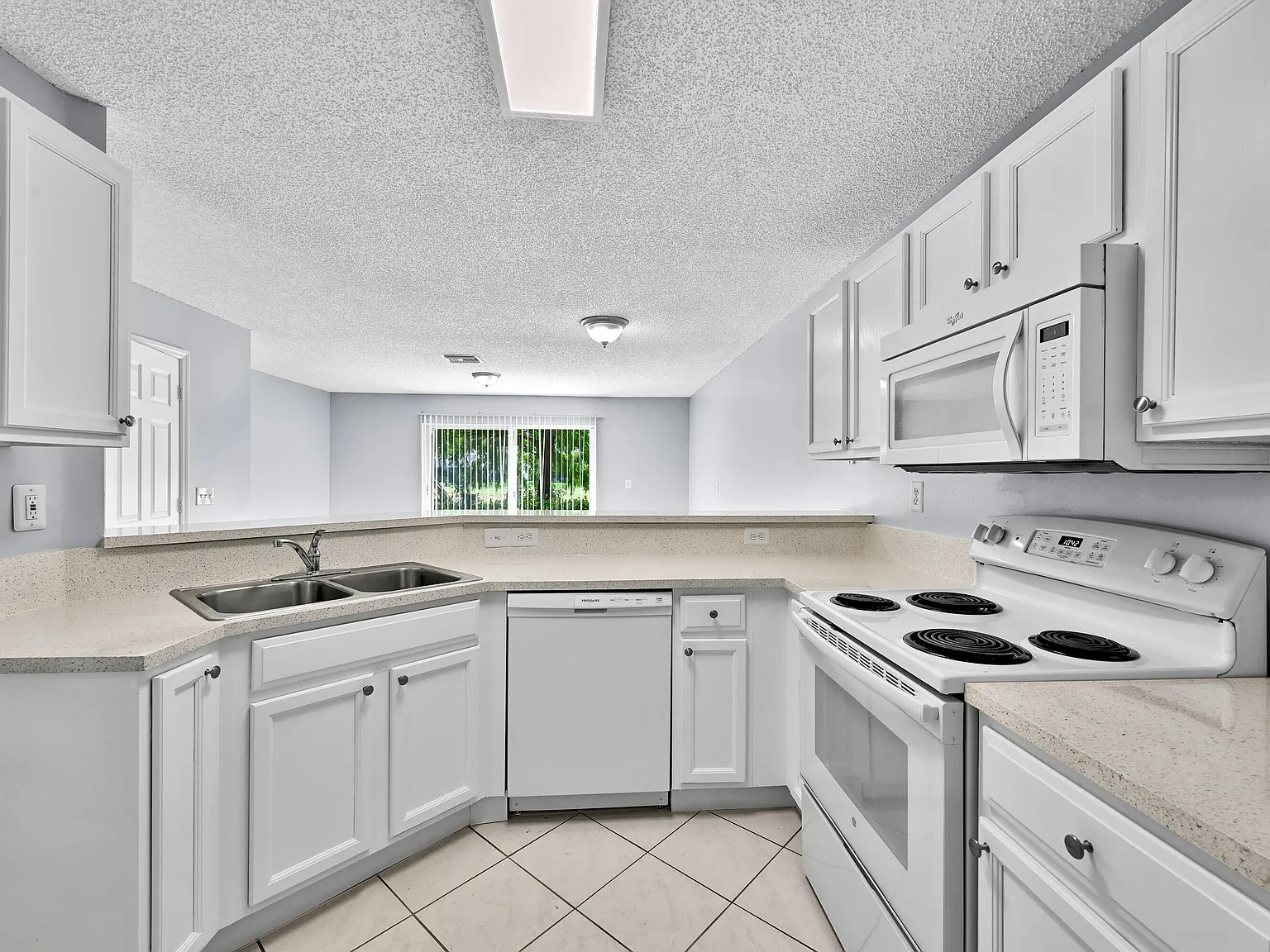 2 bed, 2.5 bath, 1155 sqft, $2,550 — Photo 3