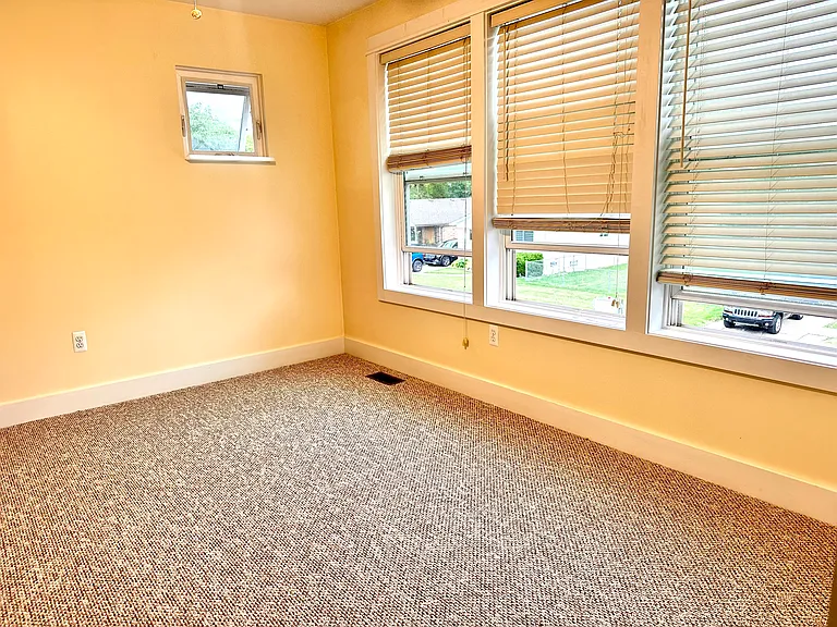 22485 Milner St — Photo 20