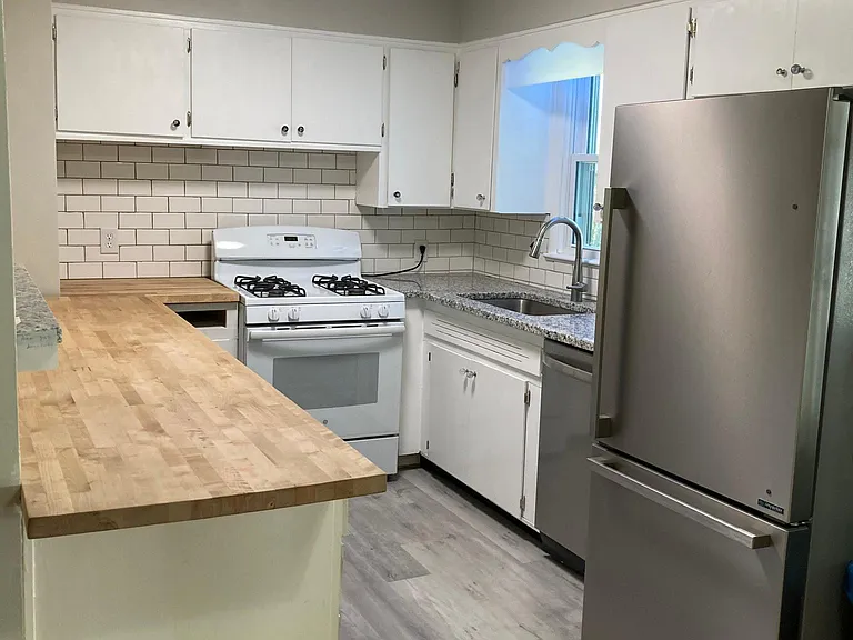 13400 Locust St — Photo 4