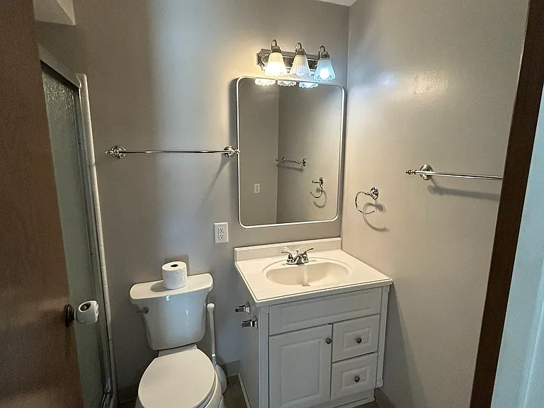 5200 Capitol Hill Dr #B — Photo 18