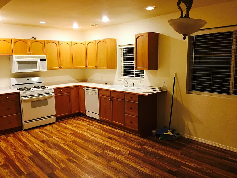 22304 1/2 SE 18th Ct — Photo 9