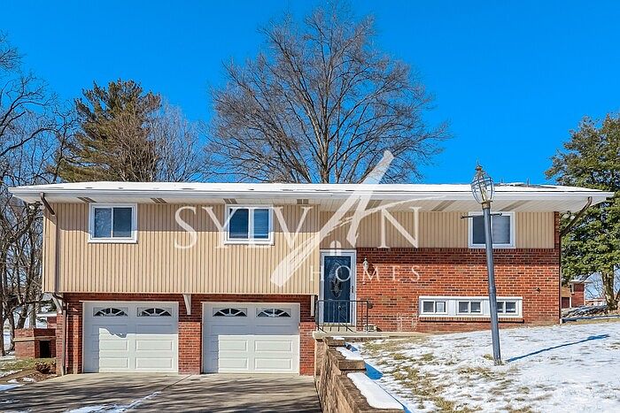 1st image of 100 Greenwood Dr