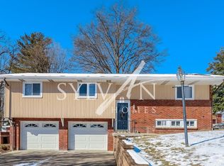 100 Greenwood Dr, Bridgeville, PA 15017