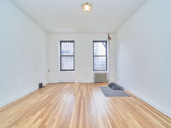 3rd image of 353 W 44th St APT 4A