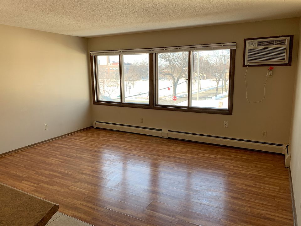 Living room with large windows and Air Conditioning