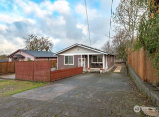 2049 E 37th St, Tacoma, WA