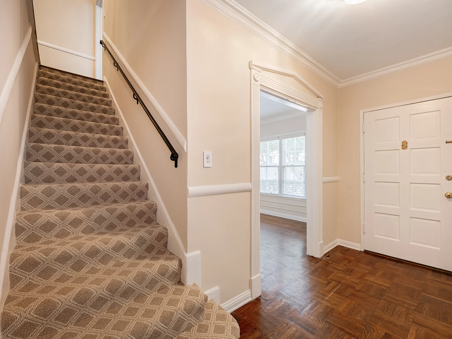 4 bed, 2350 sqft, $8,300 — Photo 3