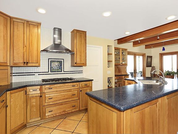 5th image of 102 Inverness Dr