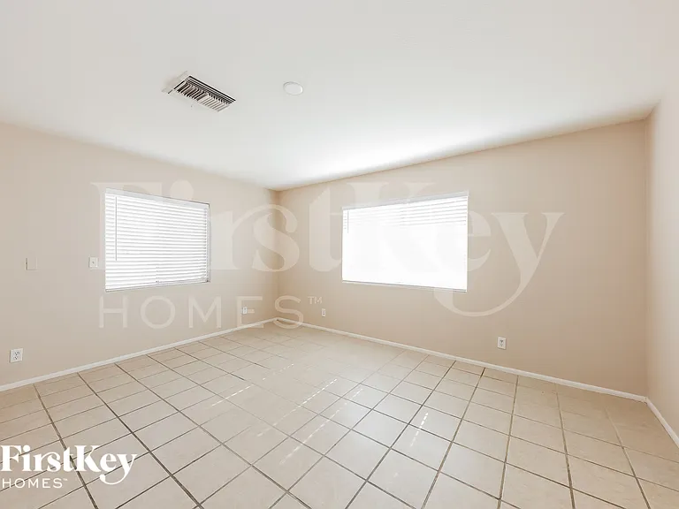 11740 N 80th Dr — Photo 8