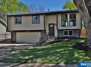 6116 NW 10th St, Lincoln, NE 68521