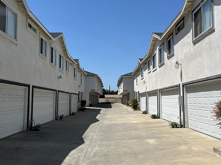 20601 Seine Ave #15 — Photo 3