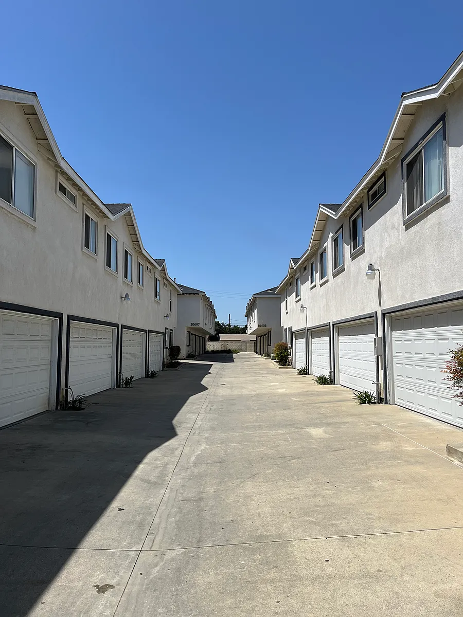 Building Photo - 20601 Seine Ave #15
