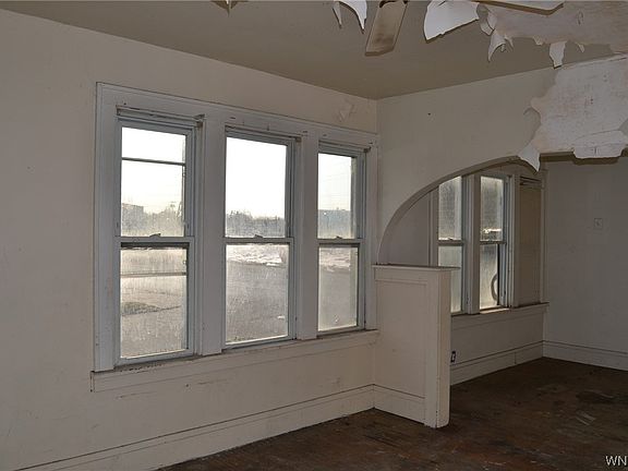 5th image of 1804 William St