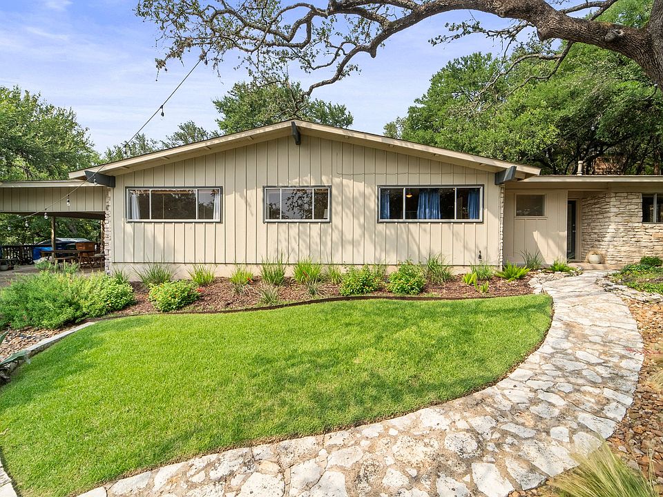 2402 Rockingham Cir!