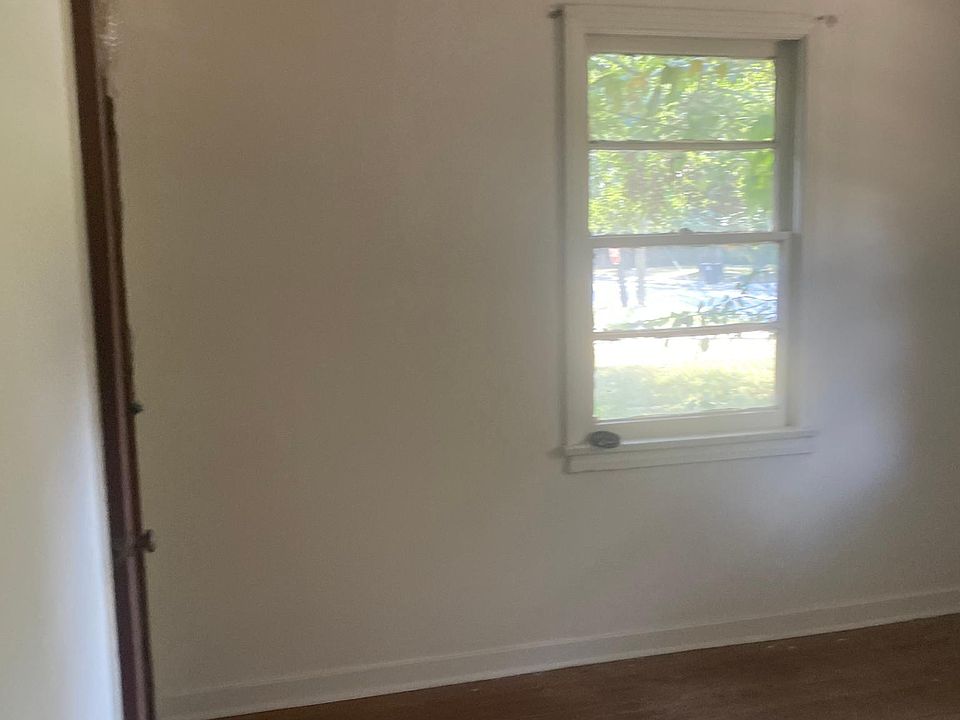 2nd image of 2347 Delta St