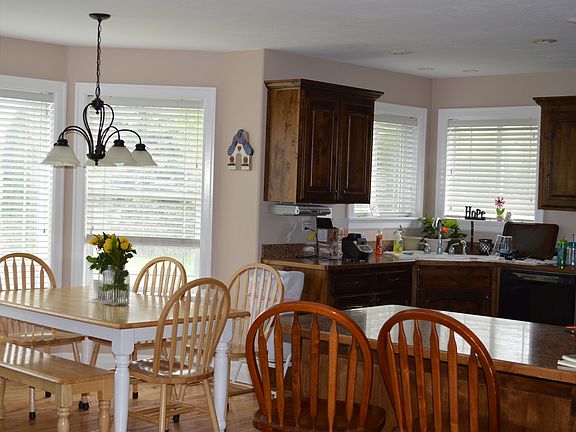 3rd image of 3481 Ruby Cir