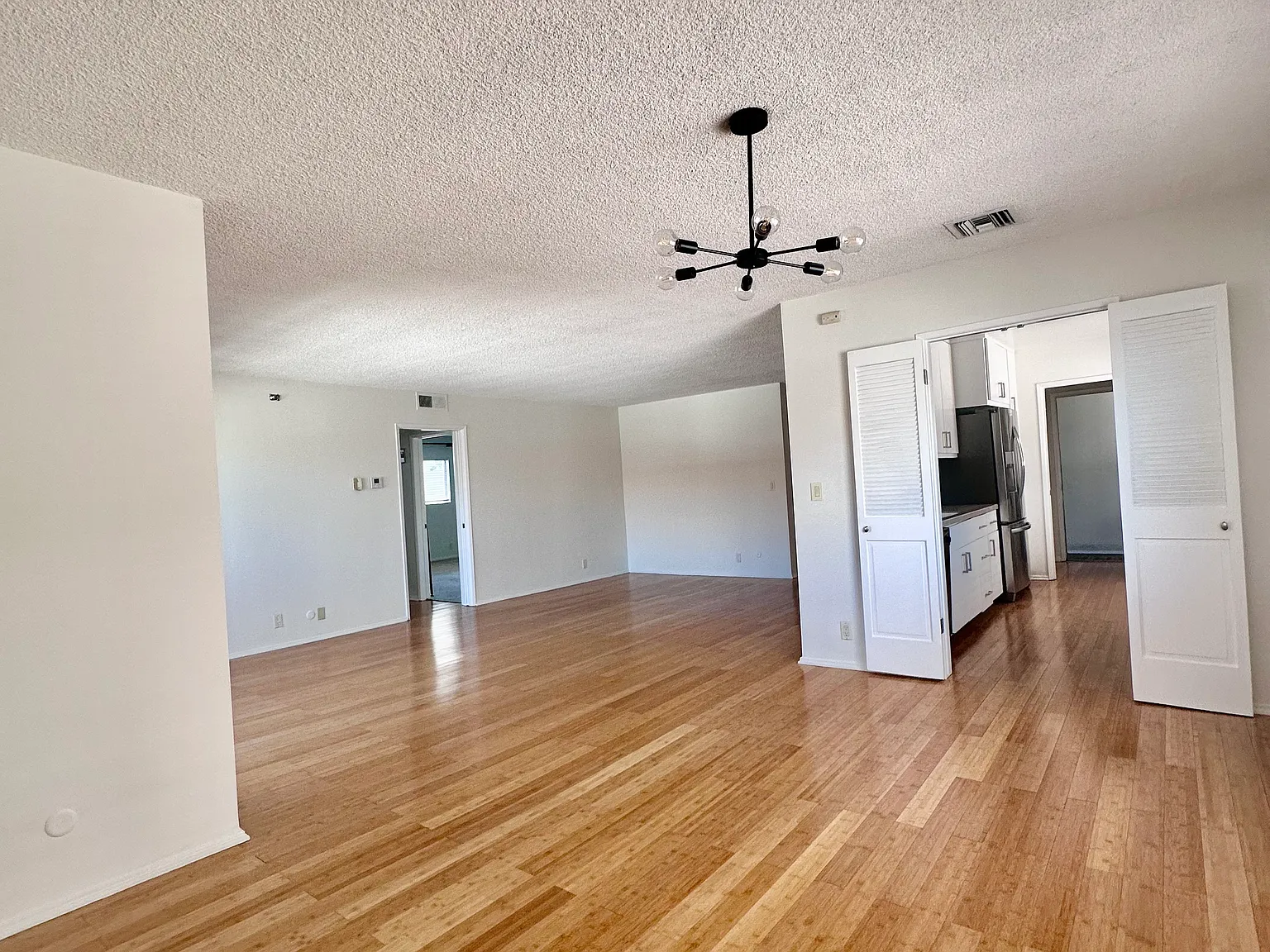 2 bed, 900 sqft, $3,795 — Photo 2