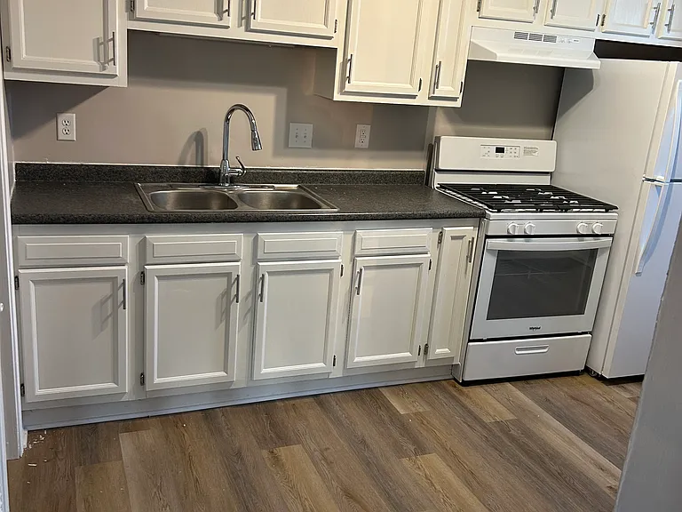 419 S Saginaw Rd #1 — Photo 2