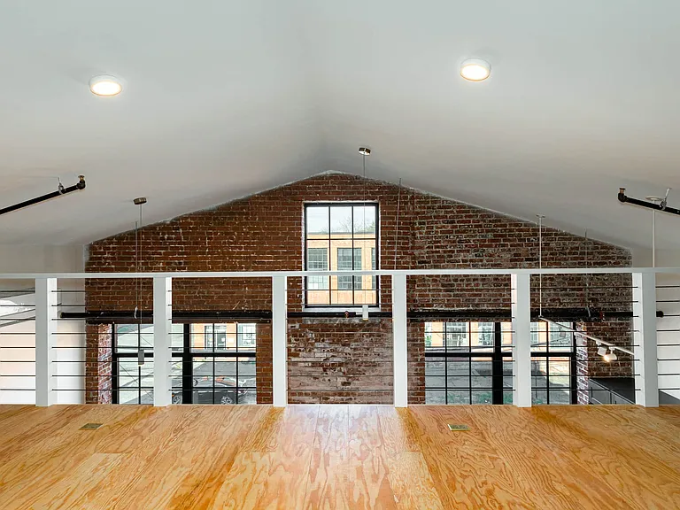 109 S William St — Photo 12