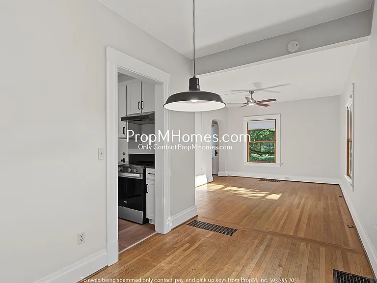 2233 SE Taylor St — Photo 5