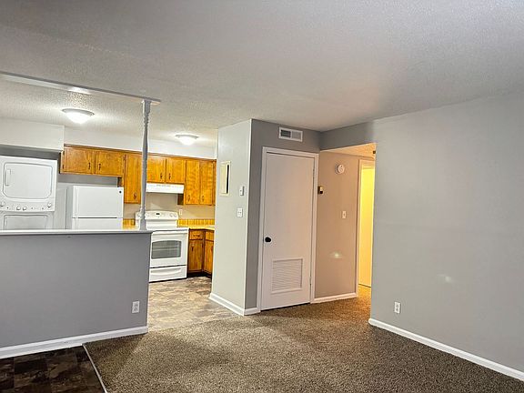 3rd image of 526 Main St #2