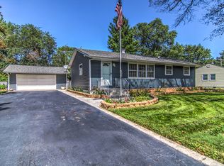13 Meadow Ln, Merrillville, IN 46410