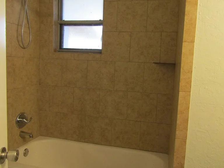 7008 NW Kingsbury Ave — Photo 8