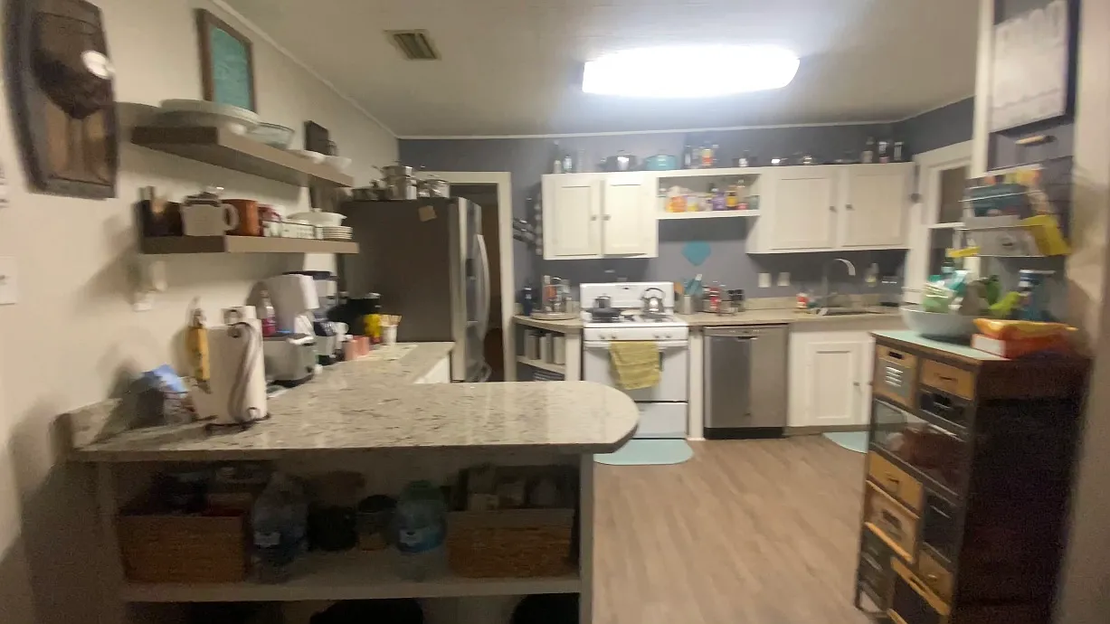 3 bed, 1278 sqft, $2,200 — Photo 3