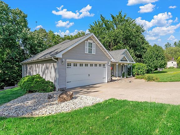 3rd image of 2106 Skylane Dr