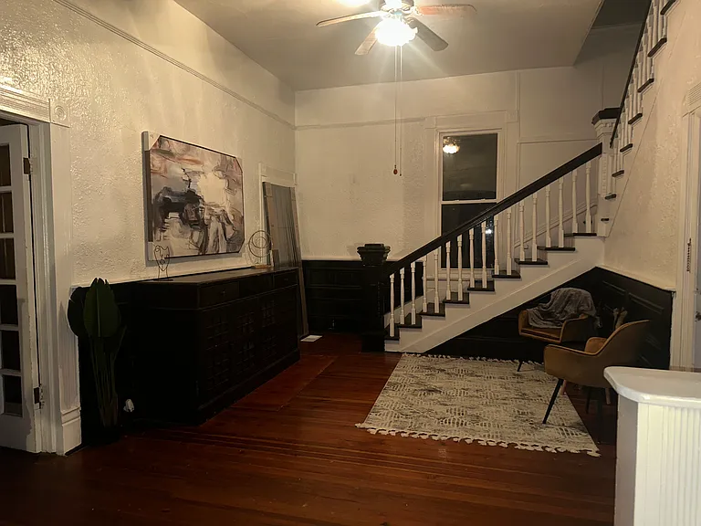458 S Jackson St — Photo 3