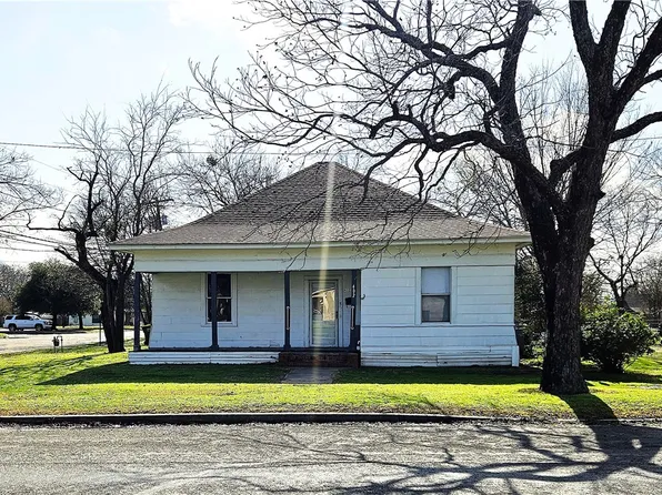 402 W Yeagua St, Groesbeck, TX 76642